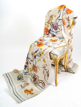 Charger l'image dans la galerie, Plaid en lin "Fleurs et animaux du jardin"