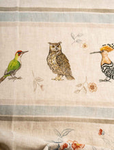 Charger l'image dans la galerie, Plaid en lin "Fleurs et animaux du jardin"