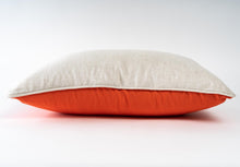 Charger l'image dans la galerie, Coussin rectangulaire en lin "couleur corail"