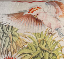 Charger l'image dans la galerie, Coussin carré en lin "Perroquets"