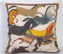 Charger l'image dans la galerie, Coussin carré en lin "Chevaux"