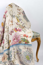 Charger l'image dans la galerie, Plaid en lin "Fleurs et animaux"