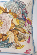 Charger l'image dans la galerie, Coussin rectangulaire en lin "Fleurs et animaux"