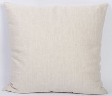 Charger l'image dans la galerie, Coussin carré en lin "Fleurs et animaux"