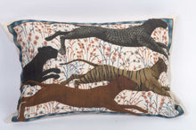 Charger l'image dans la galerie, Coussin rectangulaire en lin "Panthères"