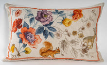 Load image into Gallery viewer, Rectangular linen cushion &quot; Fleurs et animaux du jardin&quot;
