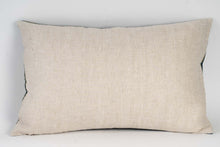 Charger l&#39;image dans la galerie, Coussin rectangulaire en lin &quot;Balade en montagne&quot;
