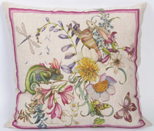 Charger l&#39;image dans la galerie, Coussin carré en lin &quot;Fleurs et animaux&quot;

