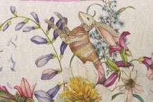 Charger l&#39;image dans la galerie, Coussin carré en lin &quot;Fleurs et animaux&quot;
