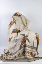 Load image into Gallery viewer, Linen throw &quot;Tortues&quot;
